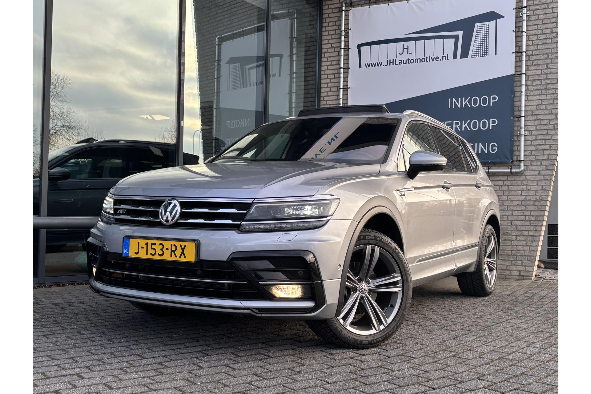 Volkswagen Tiguan Allspace 1.5 TSI R-LINE*AUTOM*PANO*NAVI*HAAK*CAM*CARPLAY